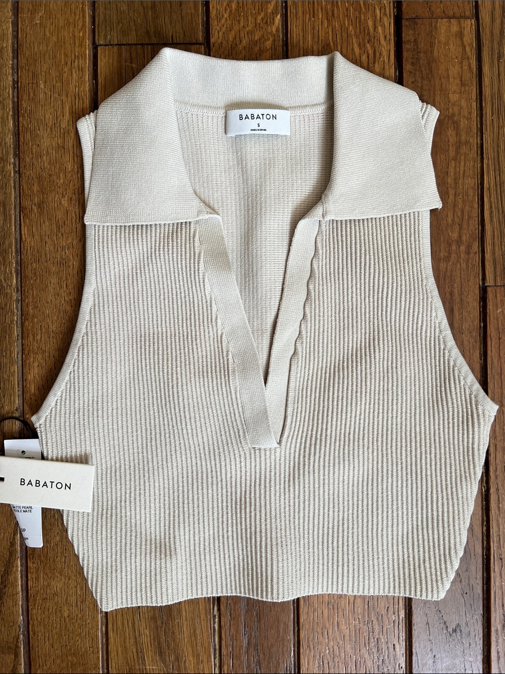 Aritzia Babaton Cream Matte Pearl Sculpt Knit Polo Sleeveless Top Size Small NWT